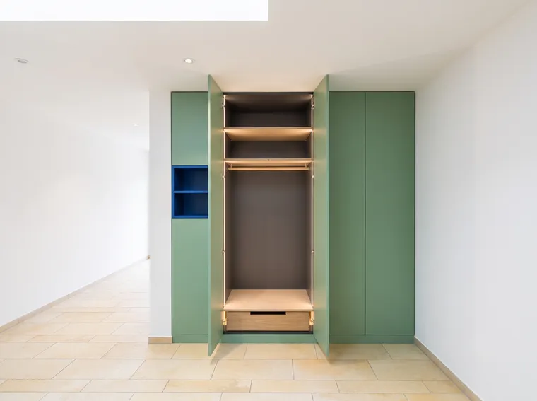 Kleiderschrank in Salbeigrün